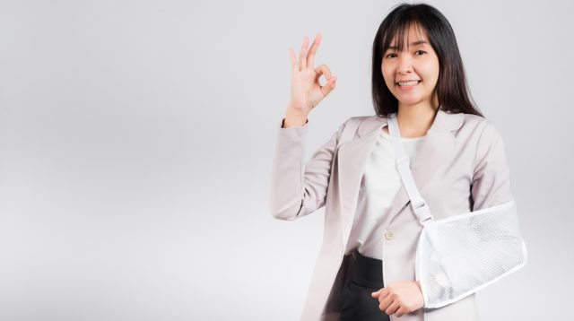 Arm,Broken.,Business,Woman,Confident,Smile,Broken,Arm,After,Accident